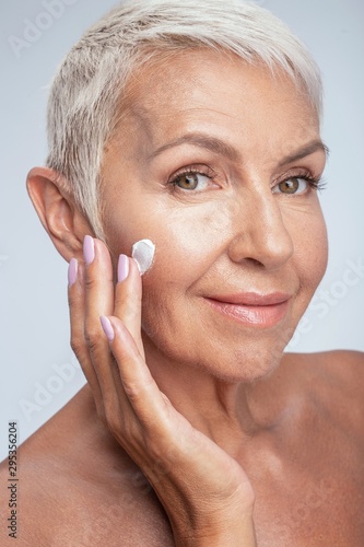 Fotografie Portrait of charming woman that doing beauty procedures