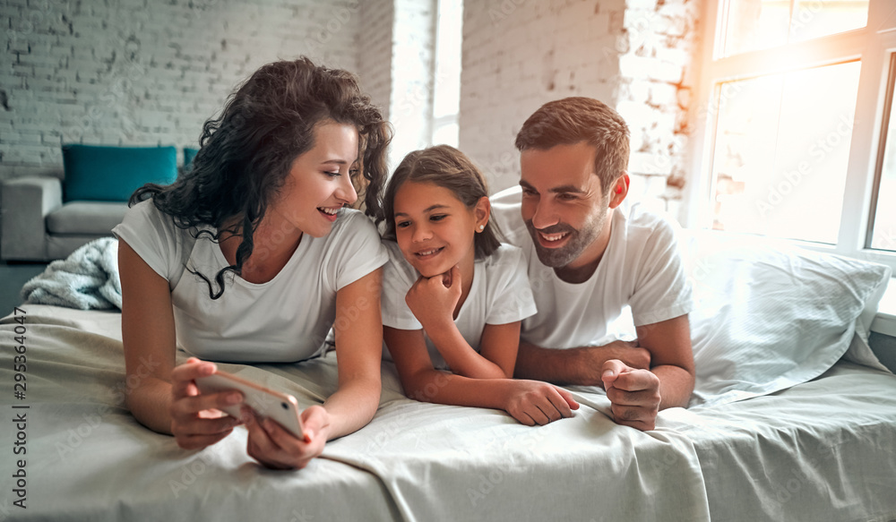 Fototapeta premium Family in bed