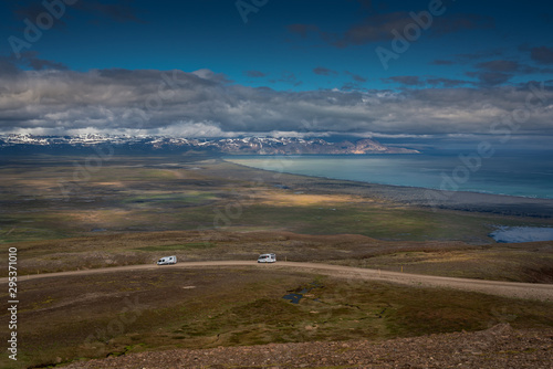 Obraz na płótnie Two white campers on the icelandic road. w salonie