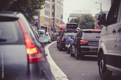 Obraz na plátne Heavy traffic on a congested busy London street