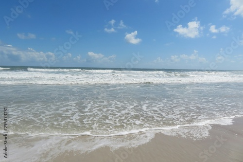 Fototapeta Naklejka Na Ścianę i Meble -  Beautiful ocean background on Atlantic coast of North Florida 