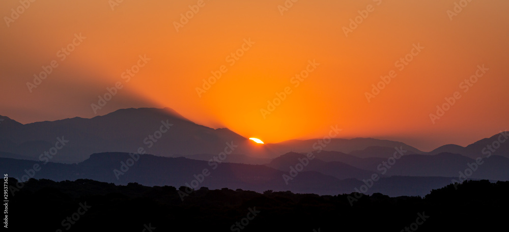 Naklejka premium Sonnenaufgang über dem Taurusgebirge 