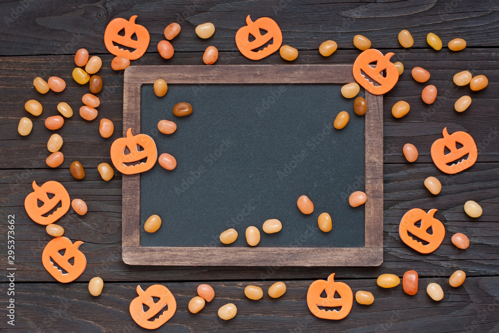Obraz premium Autumn background with pumpkins and Halloween treats