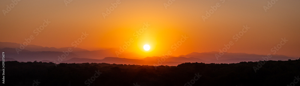 Sonnenaufgang über dem Taurusgebirge (Panorama)