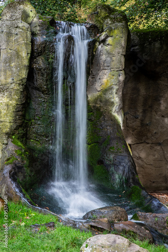 kleiner Wasserfall mit Langzeitbelichtung 