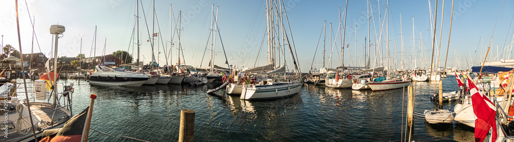 Fototapeta premium Samsö Hafen von Ballen Panorama 1