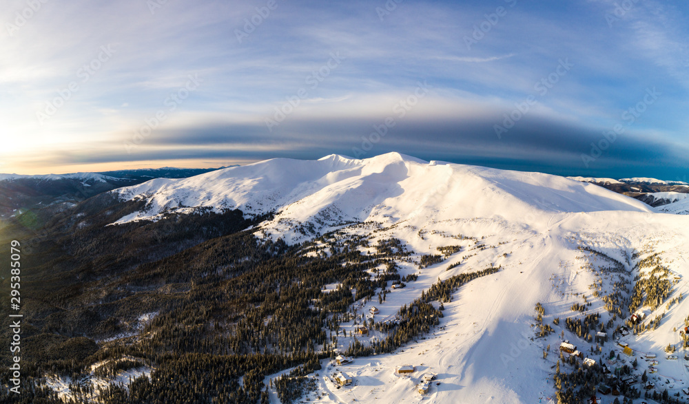 Obraz premium Aerial view of a bright beautiful panorama