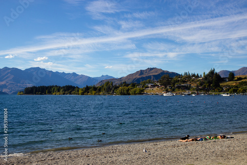 Fototapeta Naklejka Na Ścianę i Meble -  view of lake Wanaka, south island, New Zealand