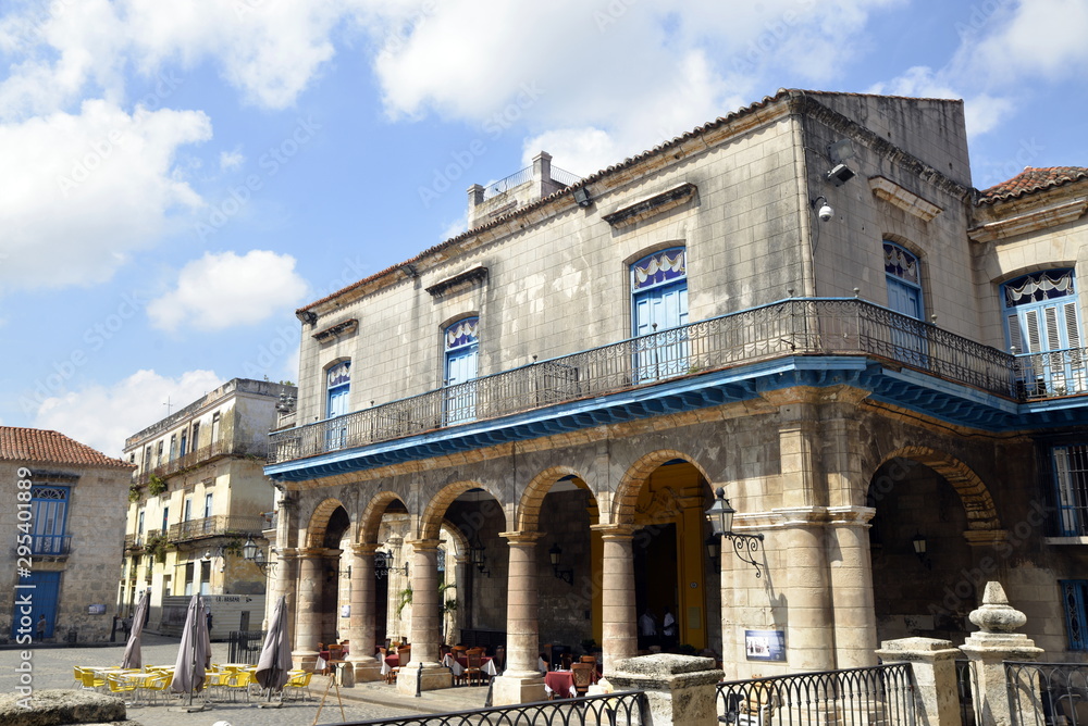 Fototapeta premium PLAZA DE LA CATEDRAL DE LA HABANA