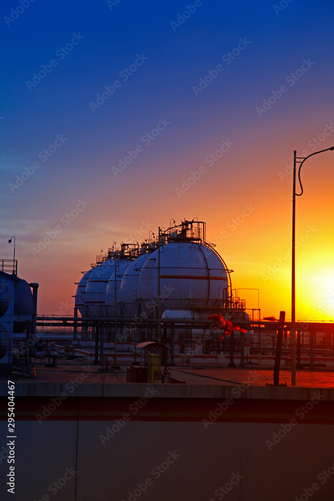 An evening in the petroleum chemical plant
