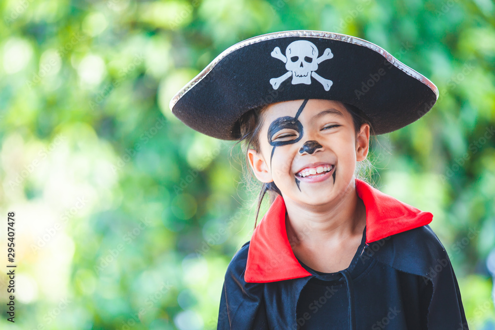 Naklejka premium Cute asian child girl wearing halloween costumes and makeup having fun on Halloween celebration