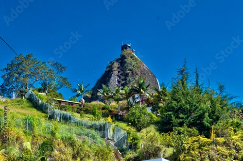 Piedra del Peñol, monolito piedra negra grande en Guatapé, Antioquia. Sitio turístico de Colombia. El Peñol de Guatape en Colombia. Conceptos de destinos de viaje photo