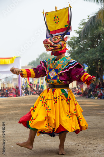 チベット仏教のマスクダンス。ブータンのお寺で