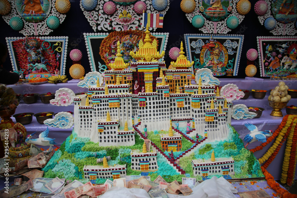チベット仏教のお供え物、トルマ。仏教芸術