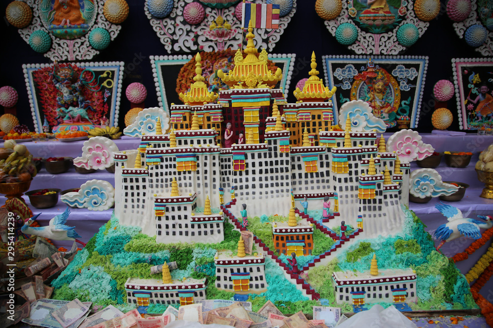 チベット仏教のお供え物、トルマ。仏教芸術