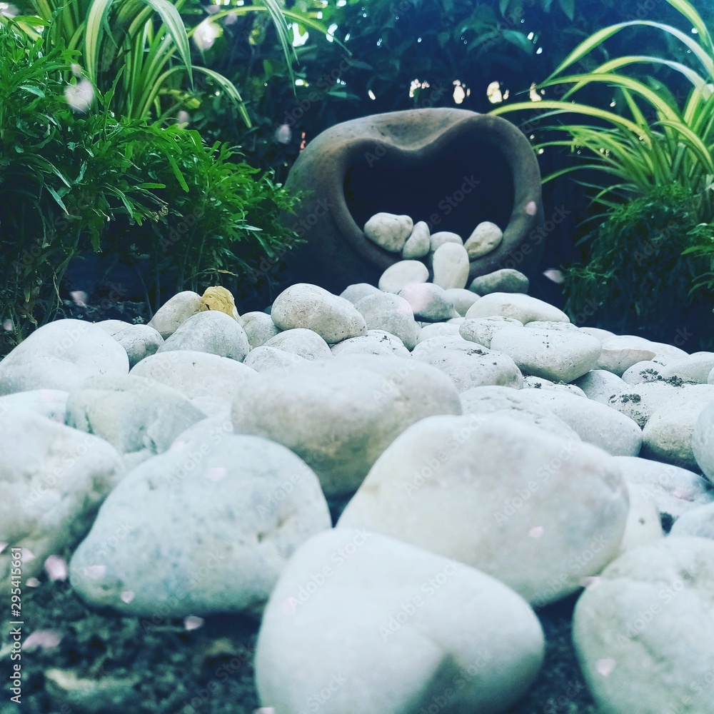 Fototapeta premium stones in water