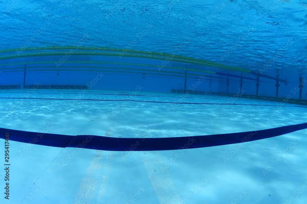 Obraz premium 水中。プール。スイミングスクール