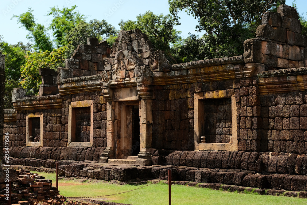 Fototapeta premium Phanom-rung castle is Khmer architecture art in Khmer civilization period about Buddhist century 15, Buri-ram provinc.