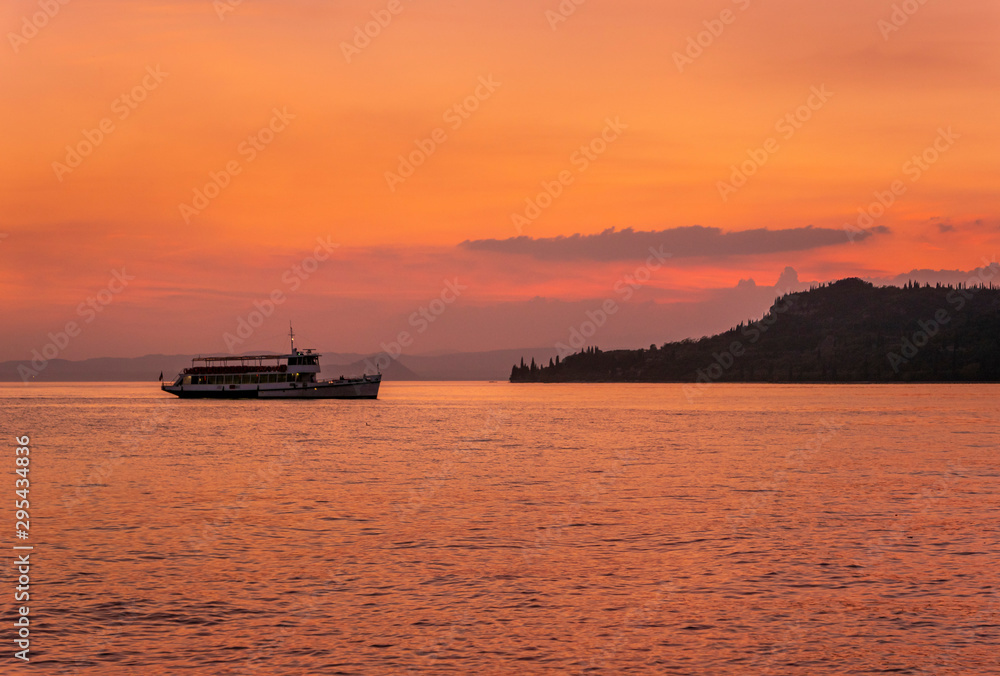 Sonnenuntergang am Gardasee bei Garda, Lago di Garda, Venetien, Italien, Europa