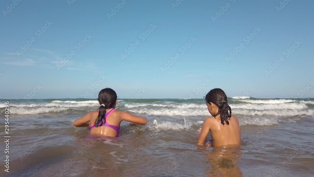 Niñas en el mar Niñas en el mar