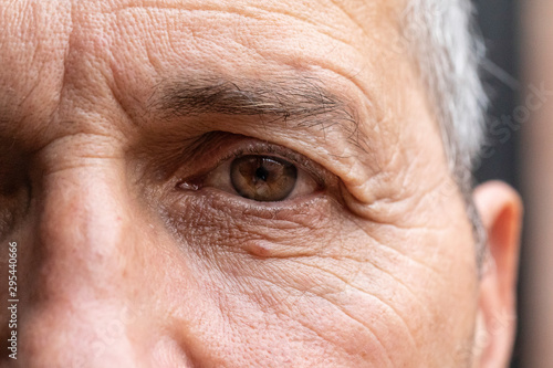 Obraz na plátně Old man face with wrinkles, grey haired pensioner ageing skin close up