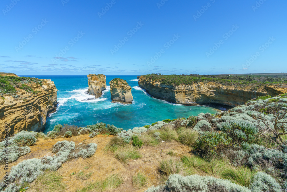island arch from tom and eva lookout, port campbell, great ocean road, australia 3
