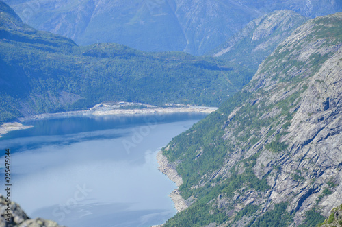 Fototapeta Naklejka Na Ścianę i Meble -  Scenic beautiful Nature - the view from the cliff Trollunga in the Norwegian mountains.
