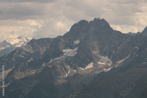 Fototapeta Naklejka Na Ścianę i Meble -  Berge mit Schnee