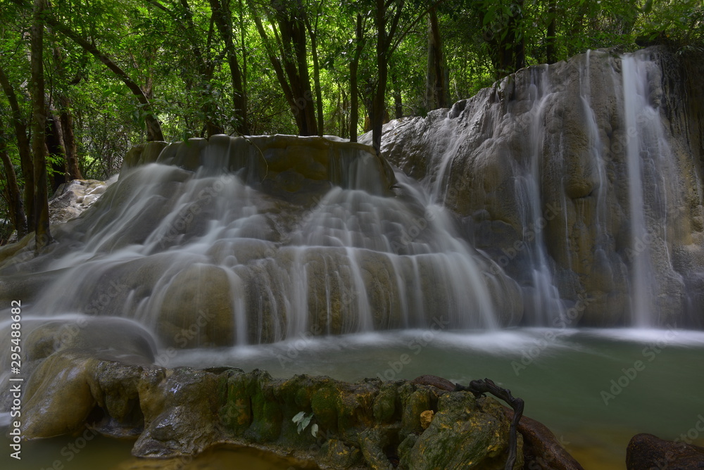 Obraz premium Limestone waterfall