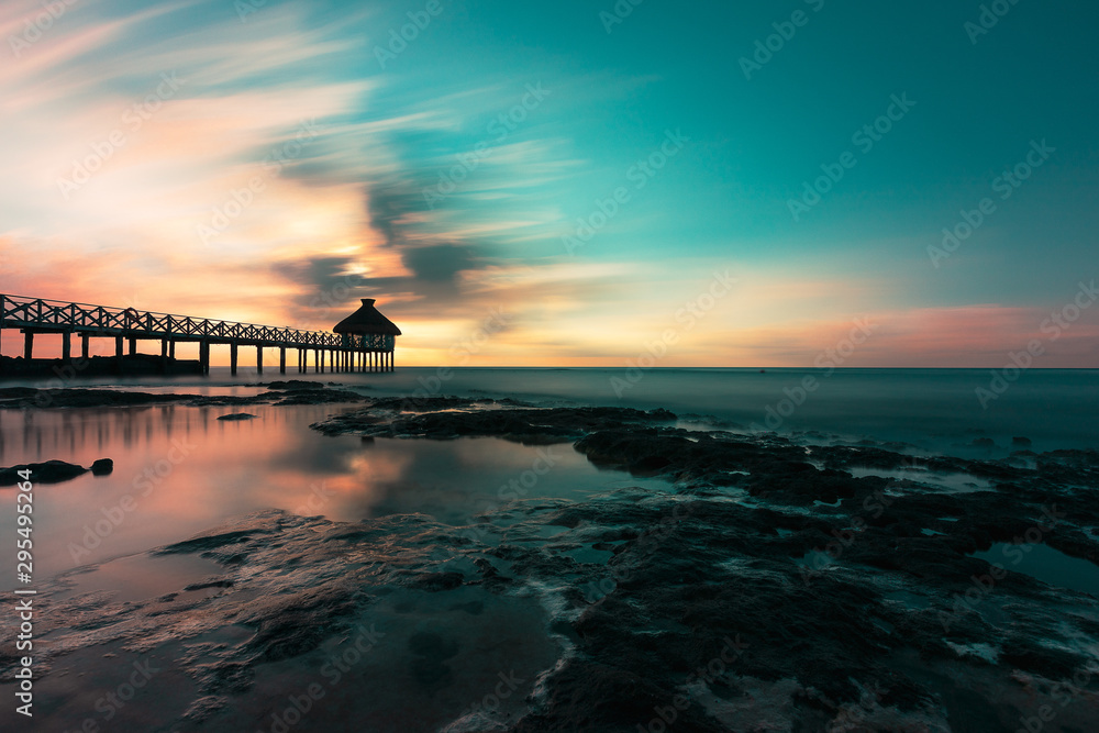 Amanecer en el muelle 