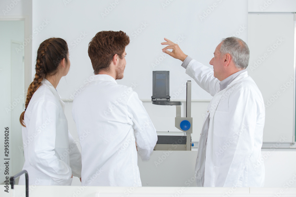 Obraz premium showing the little experiment