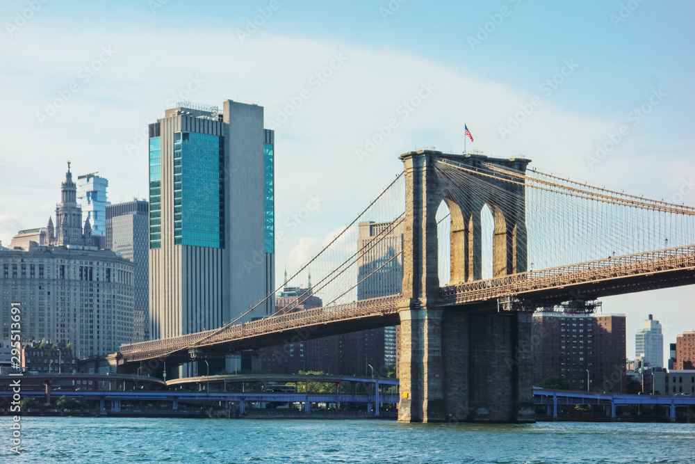 Fototapeta premium New York and Brooklyn bridge