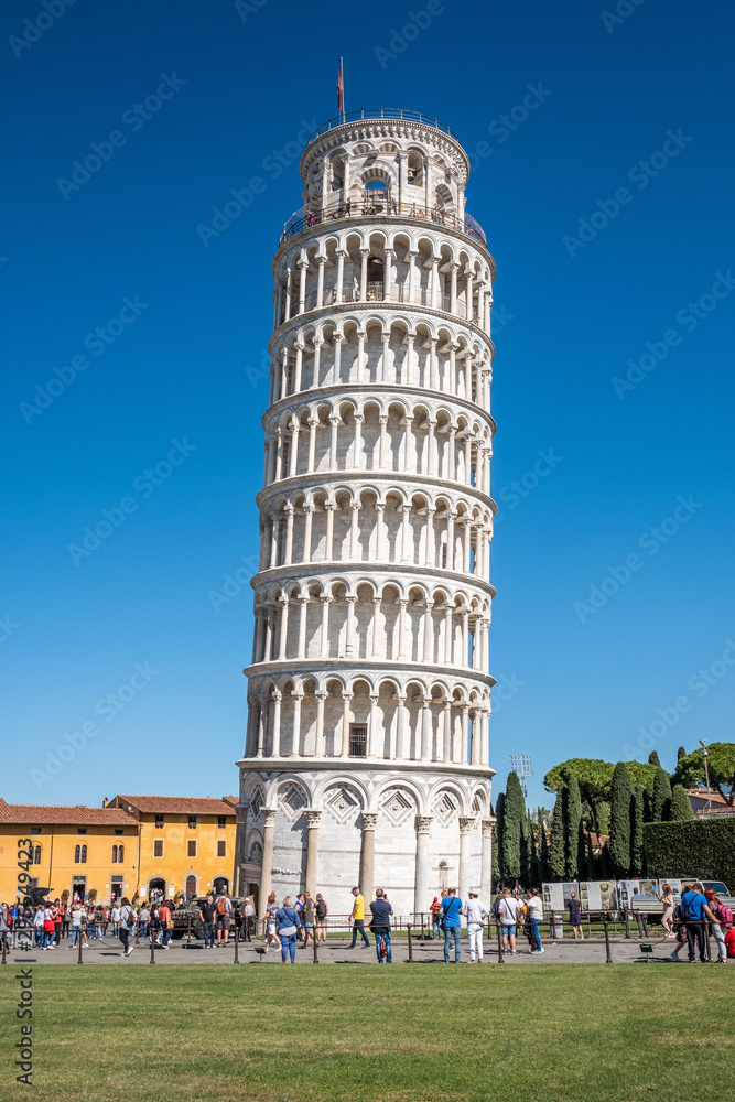 Schiefer Turm von Pisa mit Kathedrale