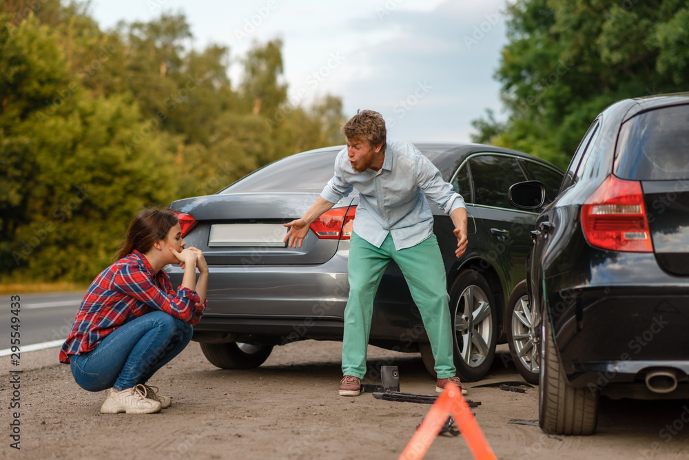 Accident, male and female drivers are sorted out Accident, male and female drivers are sorted out