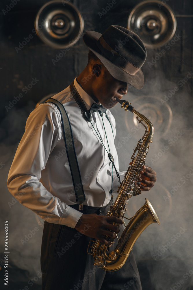 Black jazzman plays the saxophone on stage