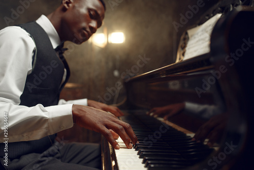 Black grand piano player, jazz performance © Nomad_Soul