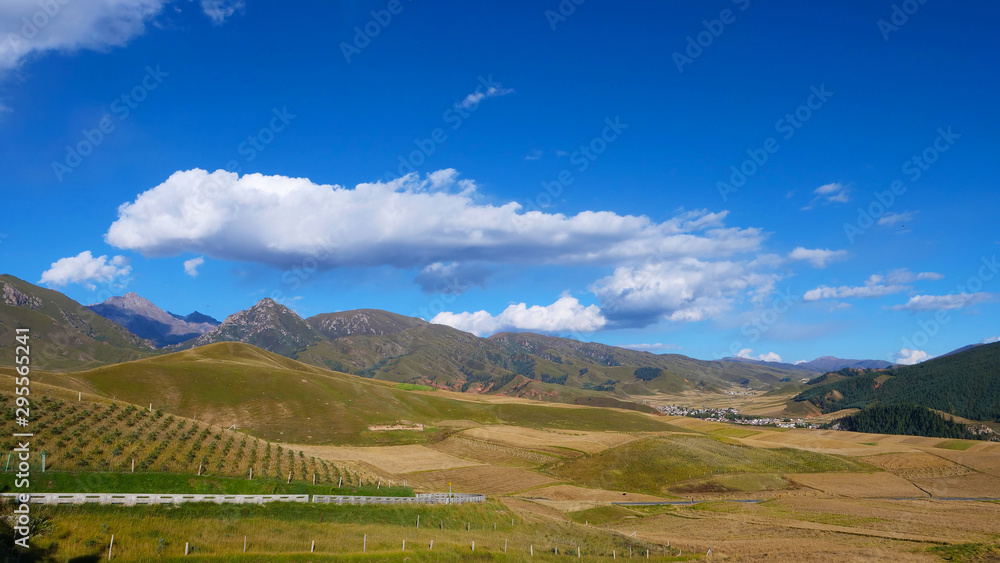 Fototapeta premium Beautiful nature landscape veiw of The Qilian Mountain Scenic Area Mount Drow in Qinghai China.