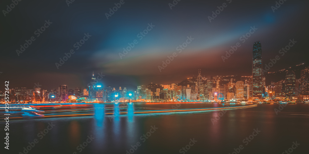 Obraz premium Long exposure Victoria harbor landscape