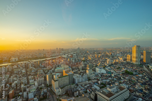 東京 都内 高層ビル 夕焼け 日没 © sugiwork