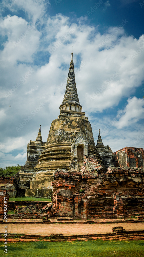 Old temple in Autthaya (Thailand) 