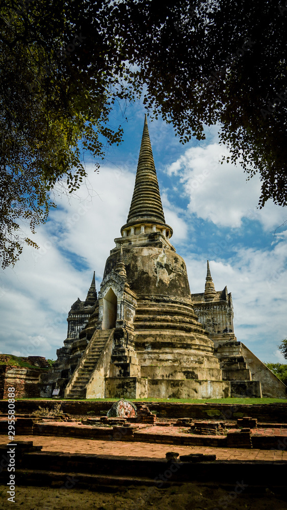 Old temple in Autthaya (Thailand) 