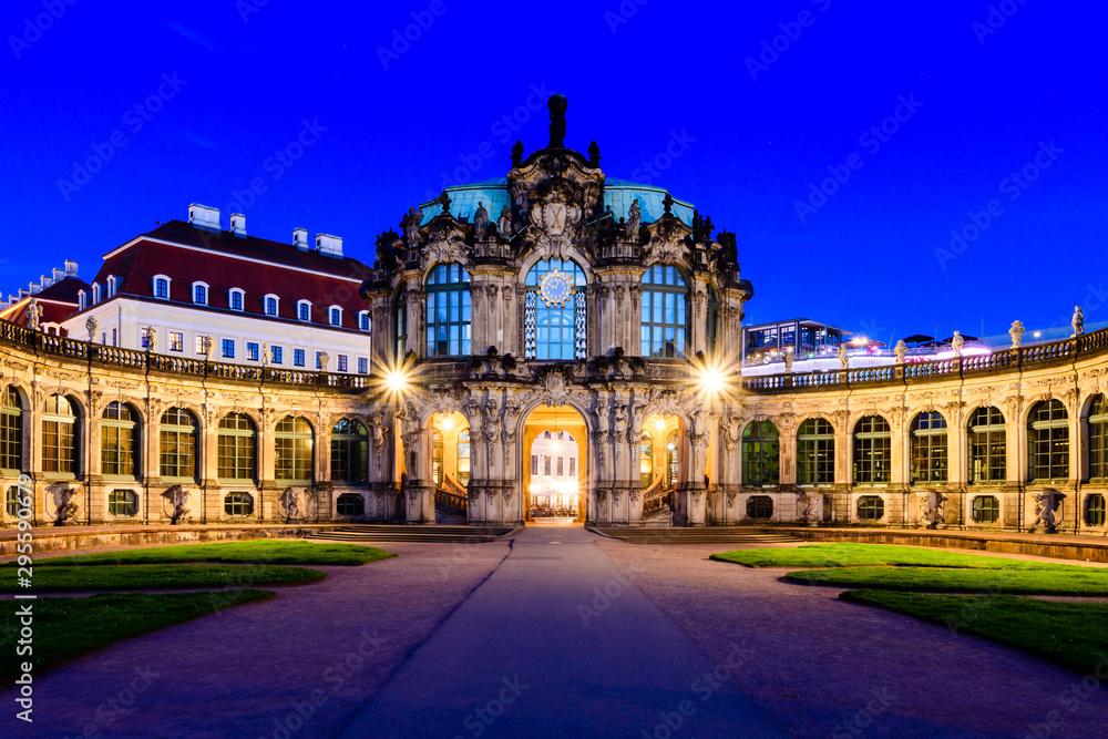 Zwinger in Dresden zur blauen Stunde