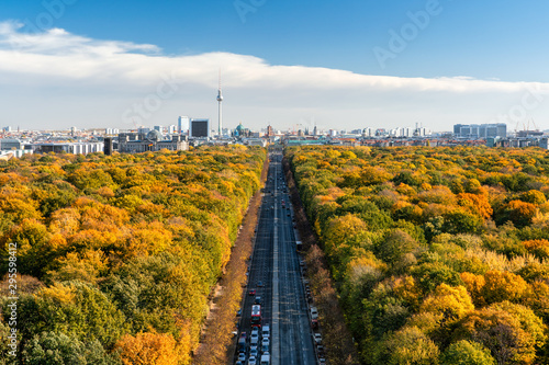 Canvas Print Berlin Tiergarten district in autumn with view of the city skyline