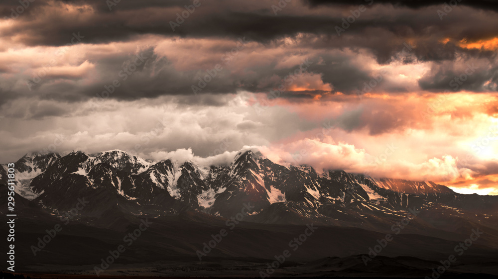 Obraz premium Mountains in clouds / altay