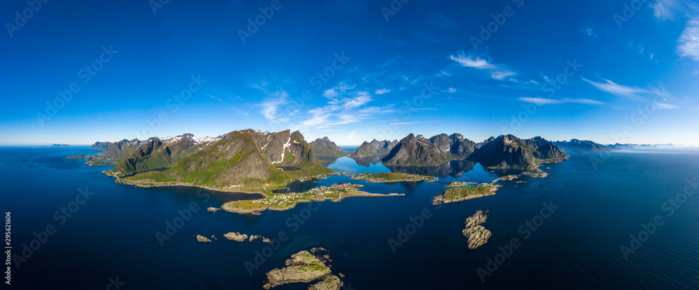 Fototapeta premium Lofoten is an archipelago in the county of Nordland, Norway.