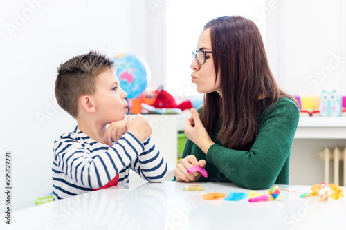 Foto Children speech therapy concept