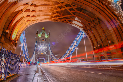 Naklejki na drzwi London Tower Bridge w ujęciu 3D
