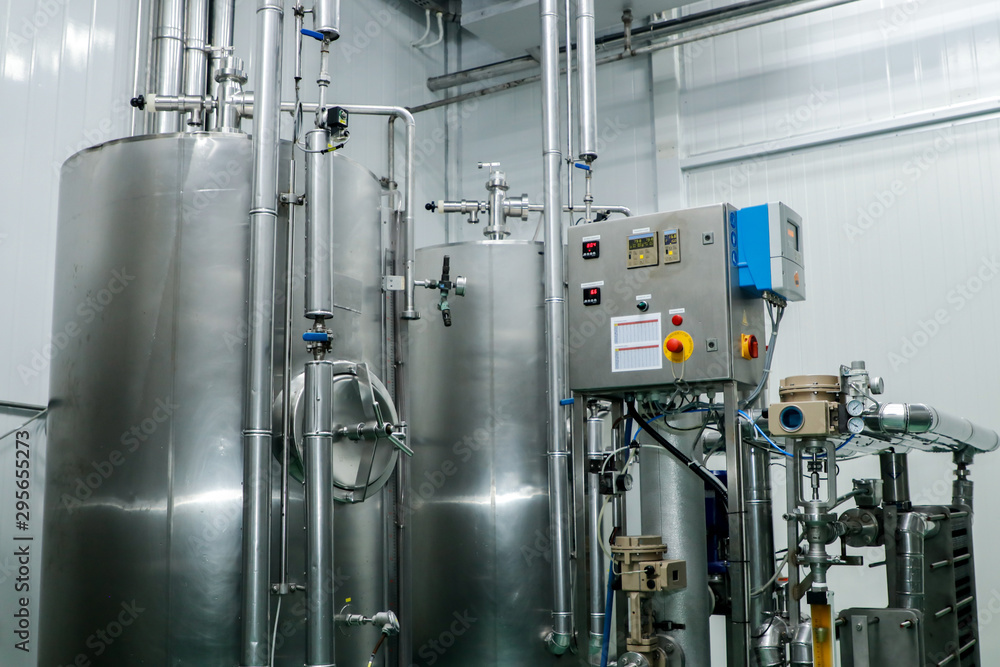 Medium size fermenting or brewing tanks Medium size fermenting or brewing tanks
