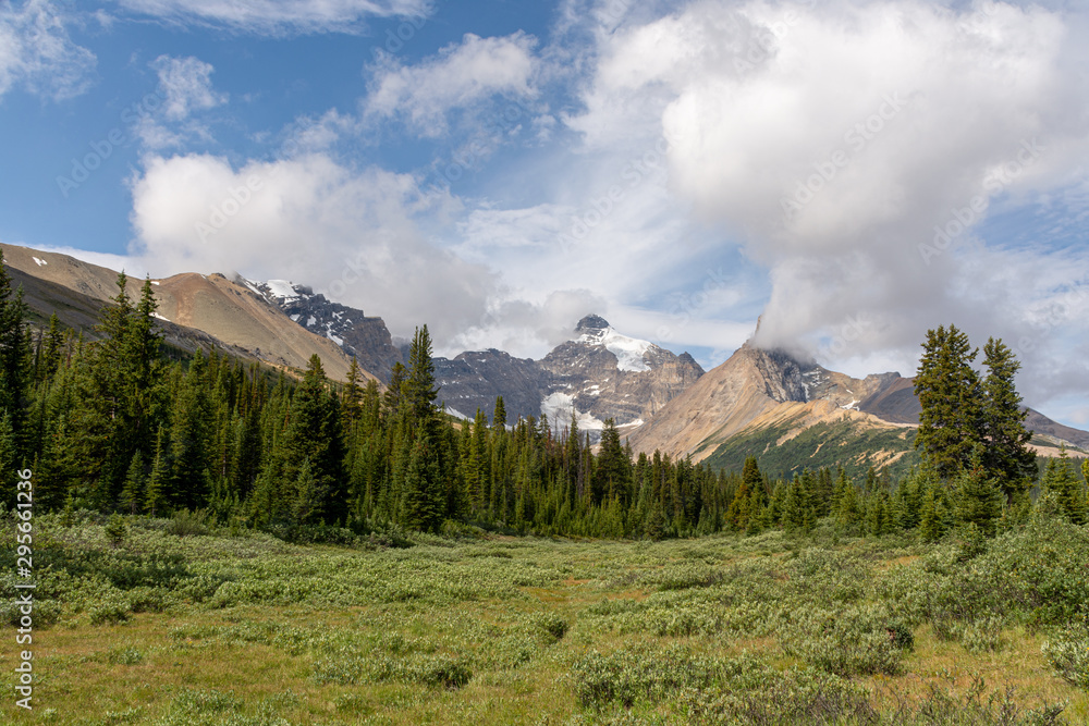 Fototapeta premium Mount Athabasca and Hilda Peak, Canada
