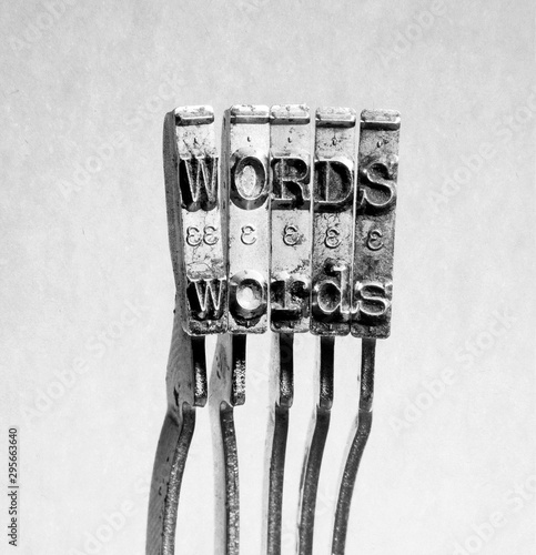 Obraz na plátně old typewriter hammers and the word
